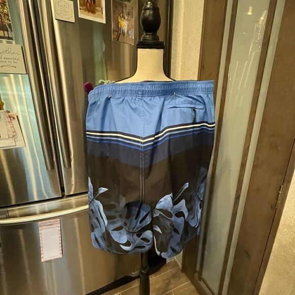 NWT Roundtree&Yorke Swim Trunks  - Picture 6 of 7